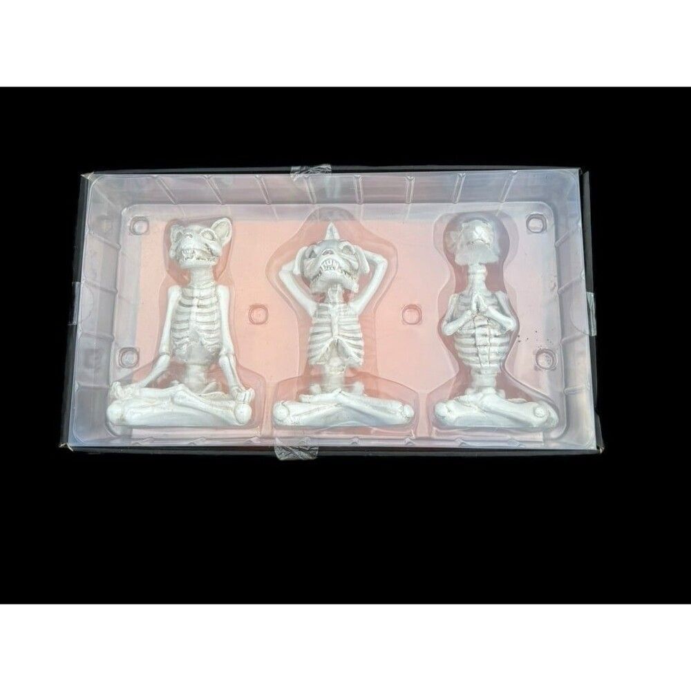 Macy’s Halloween set of 3 Yoga Skeleton figurines